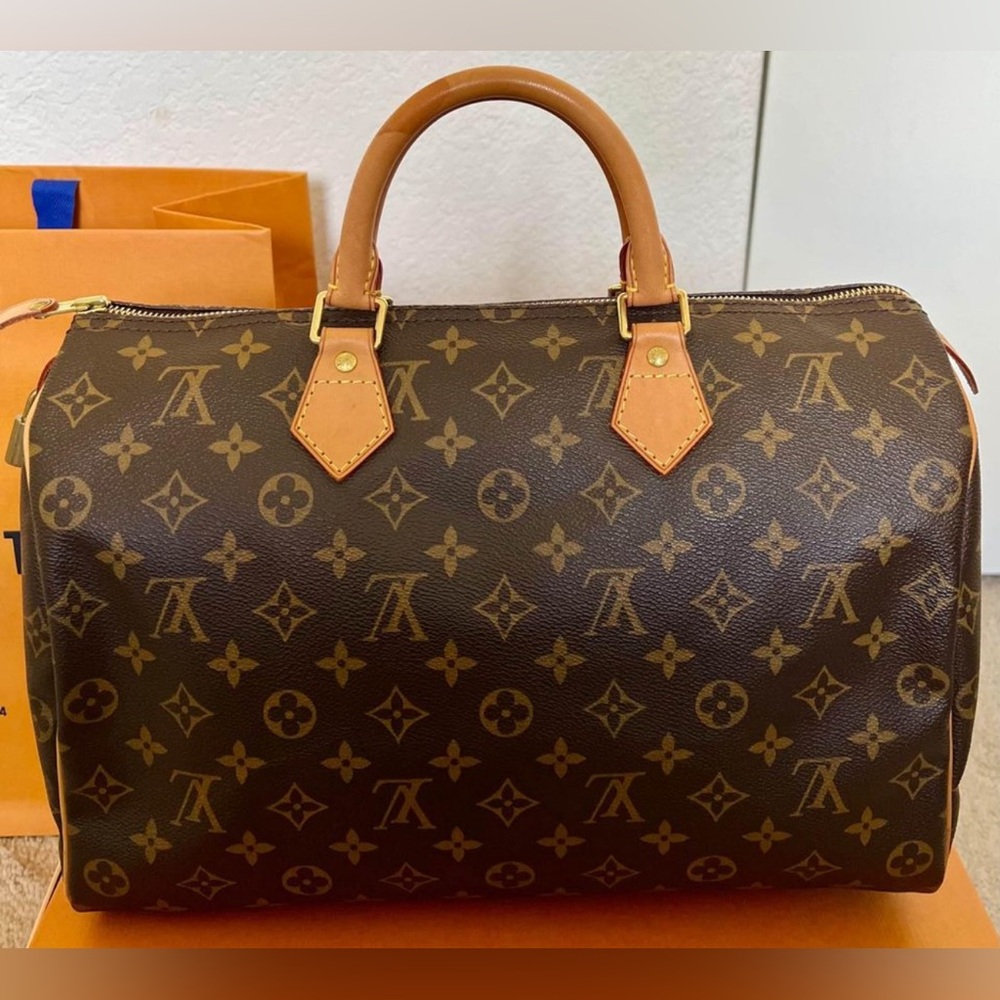 Louis Vuitton Monogram Canvas Speedy 35